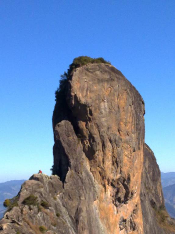 Caminhando sobre o Bauzinho em Campos do Jordão - SP